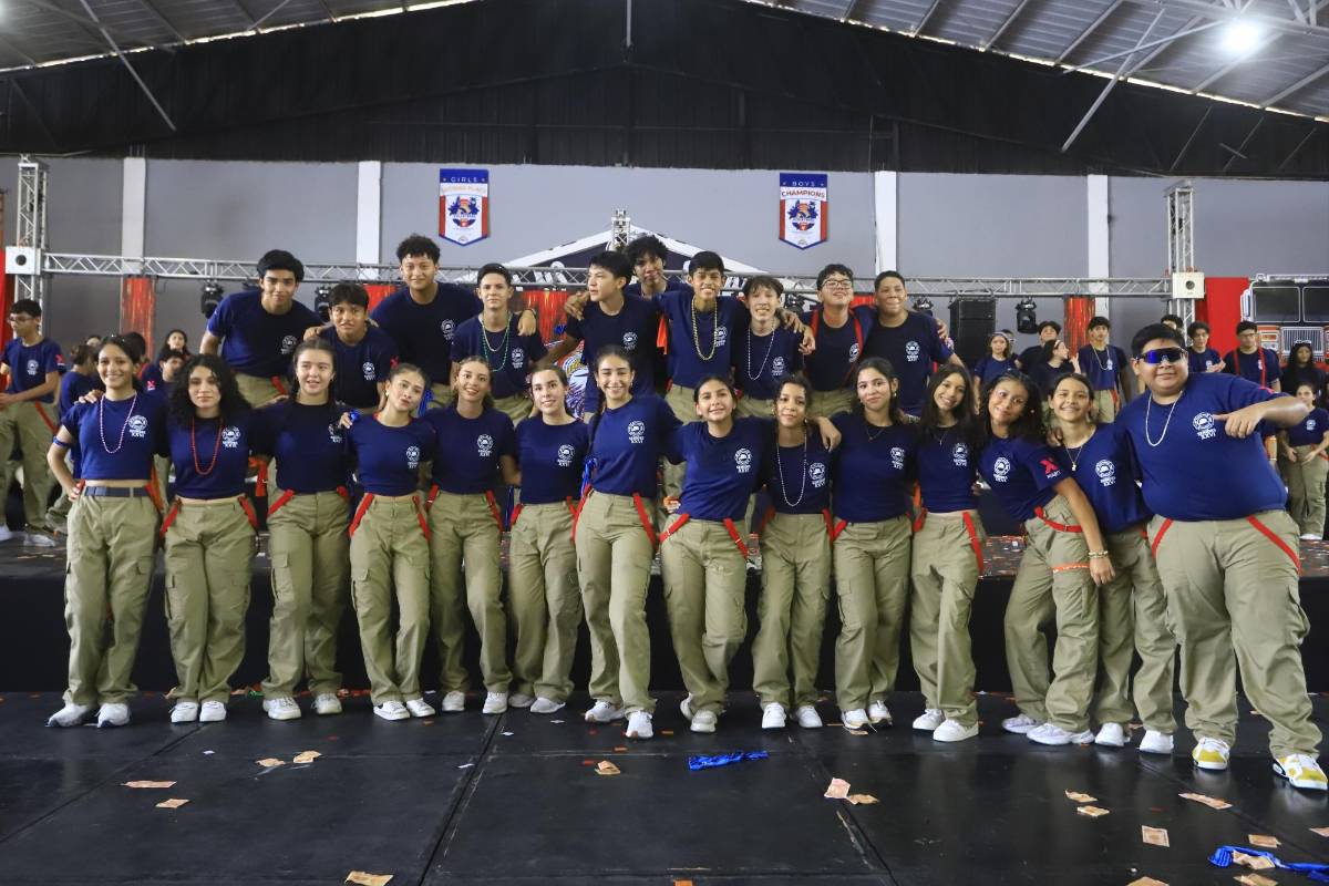 Seniors 2026 de la Freedom High School celebran su entrada triunfal