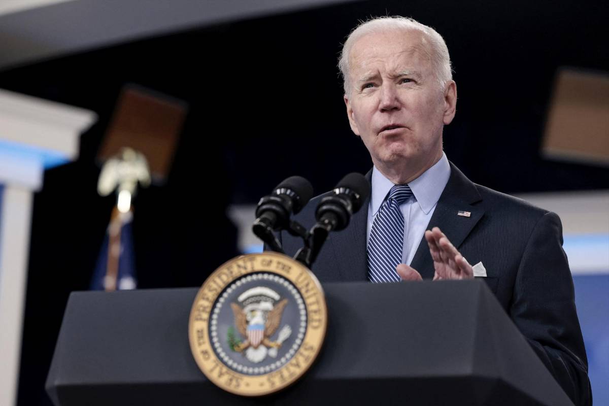 Biden liberará un millón de barriles de petróleo al día por guerra en Ucrania