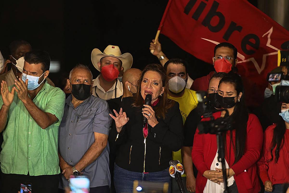 Los legisladores intercambiaron golpes en el Congreso de Honduras el 21 de enero de 2022 cuando una disputa entre miembros del partido de la presidenta electa Xiomara Castro se tornó violenta. Diputados de su partido Libre, de izquierda, protestaron luego de que 20 rebeldes propusieran a Jorge Calix, uno de sus secuaces, como presidente provisional del Congreso.