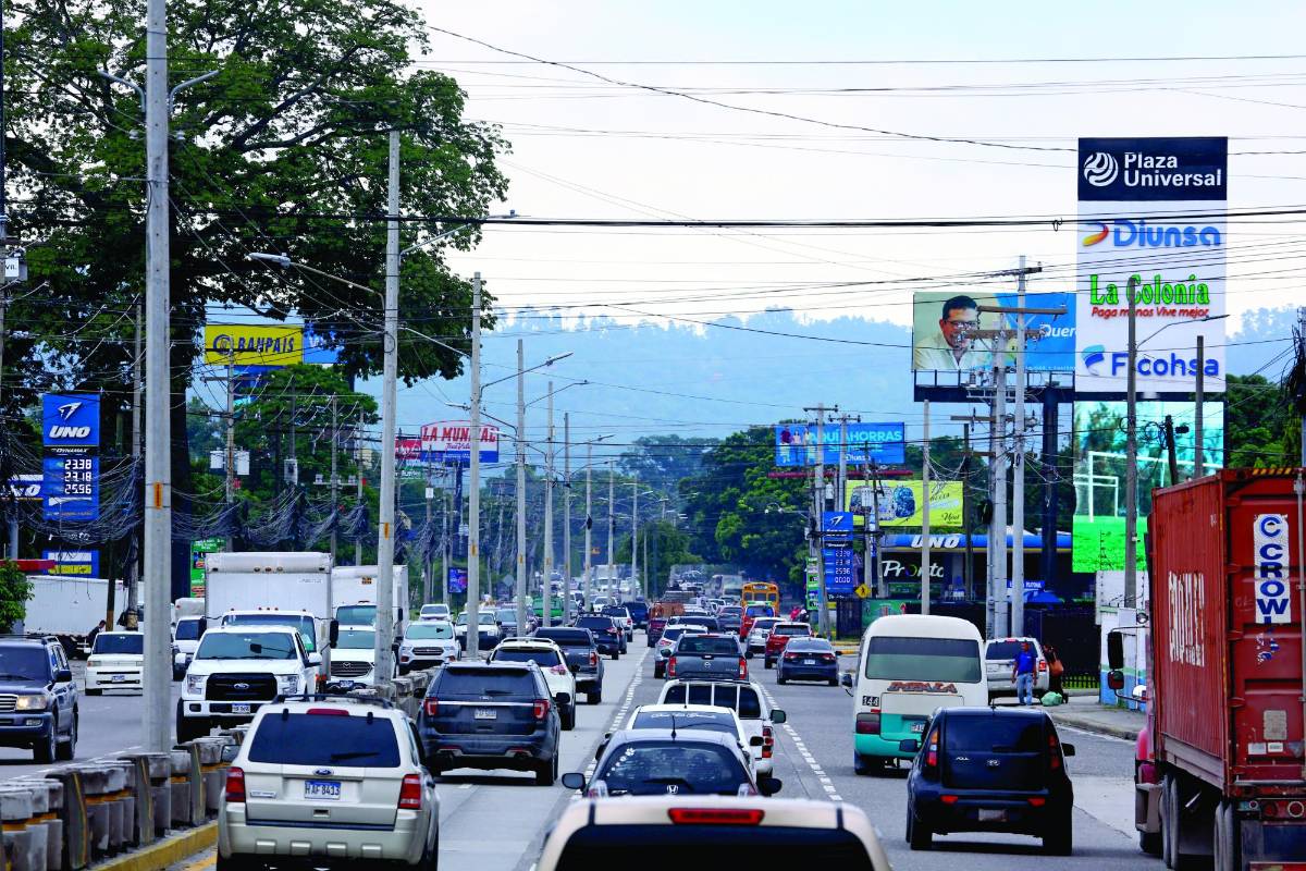 El bulevar del norte, atestado de vehículos a todas horas