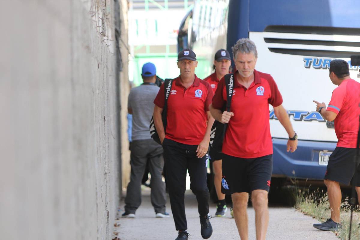 Encabezados por Pedro Troglio, Olimpia se instaló en el estadio Juan Ramón Brevé.
