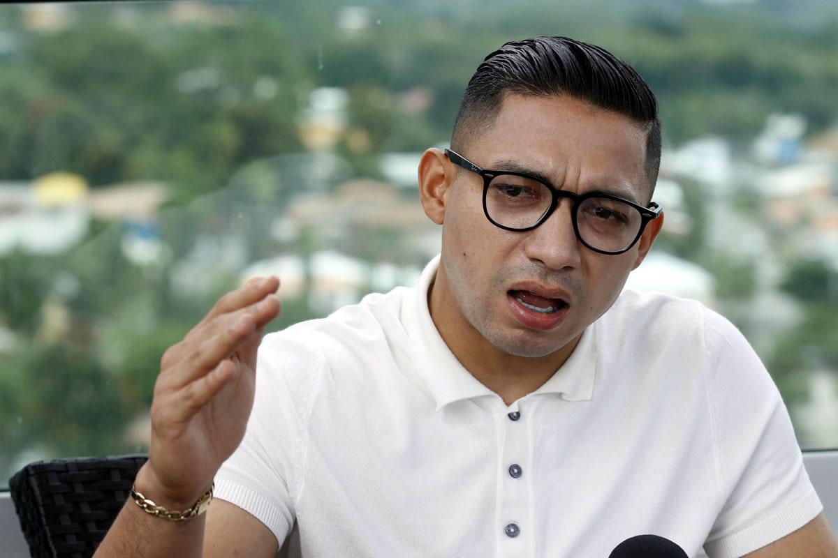 Emilio Izaguirre hizo un repaso breve del mal momento que vive la Selección de Honduras y exige mejores canchas.