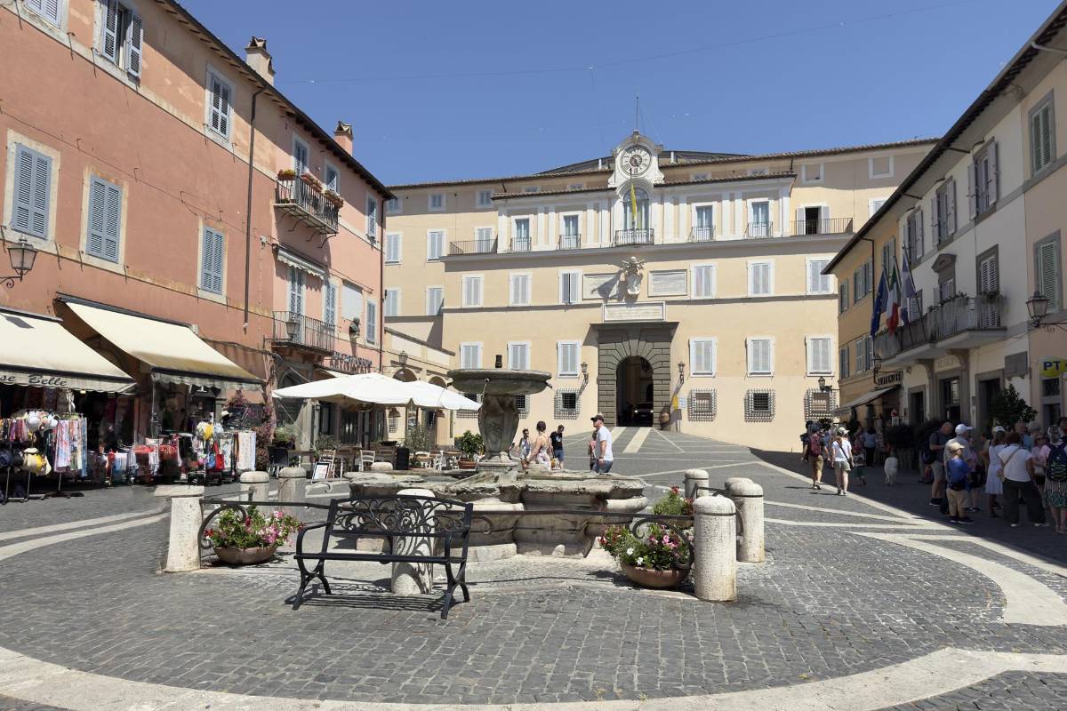 Castel Gandolfo: así es la lujosa villa donde vacaciona el Papa