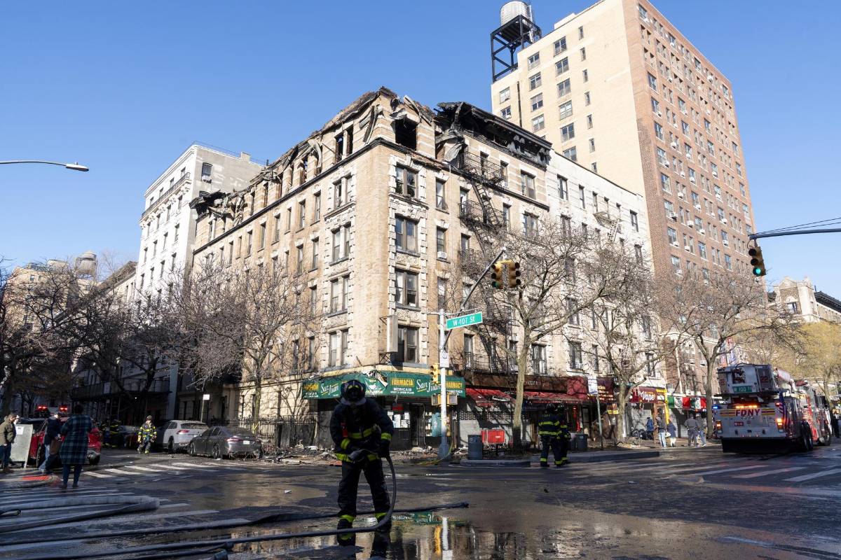 Grave incendio en edificio de viviendas de Nueva York deja varios heridos
