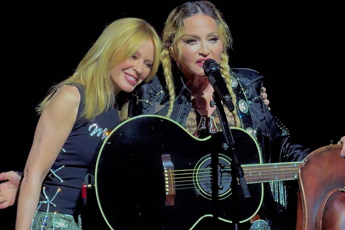 VIDEO: Kylie Minogue y Madonna sorprenden al cantar juntas ‘I Will Survive’