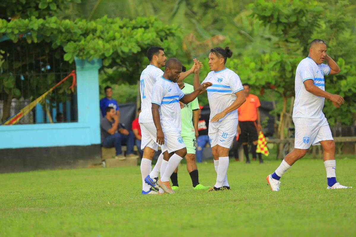 Leyendas de Honduras llevan alegría a Cuyamelito, Omoa y causan revuelo