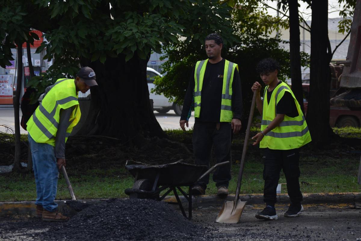 Comienzan a tapar los baches del segundo anillo de San Pedro Sula
