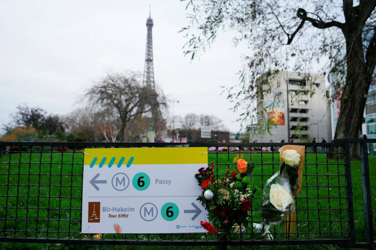 Un hombre mata a puñaladas a un turista en París, cerca de la Torre Eiffel