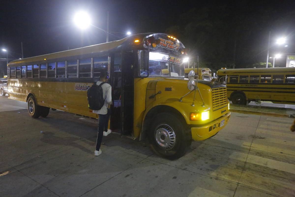 SPS: El transporte nocturno es deficiente, pero cobra más