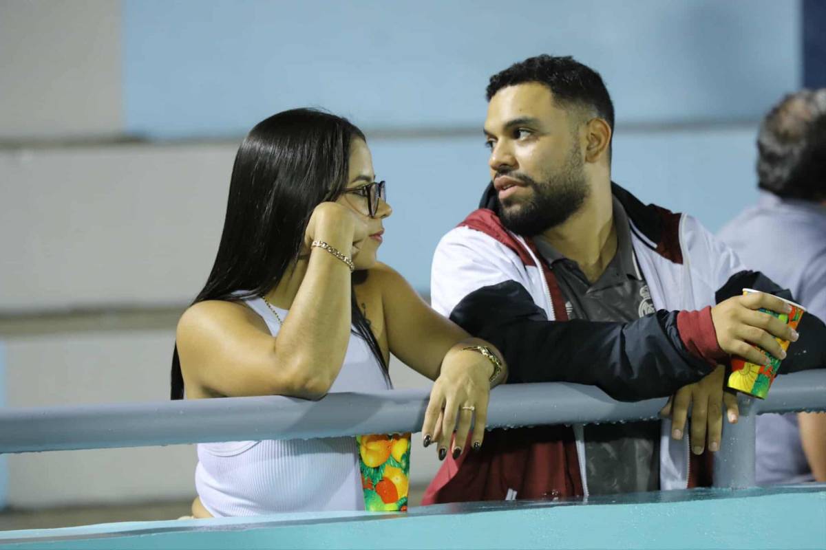 Estadio Ceibeño estrenó su cancha: aguacero, bellezas y bronca en Victoria-Herediano