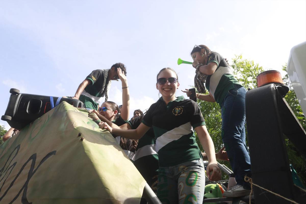 FOTOS: Seniors 2026 de la Franciscan School celebran su entrada triunfal