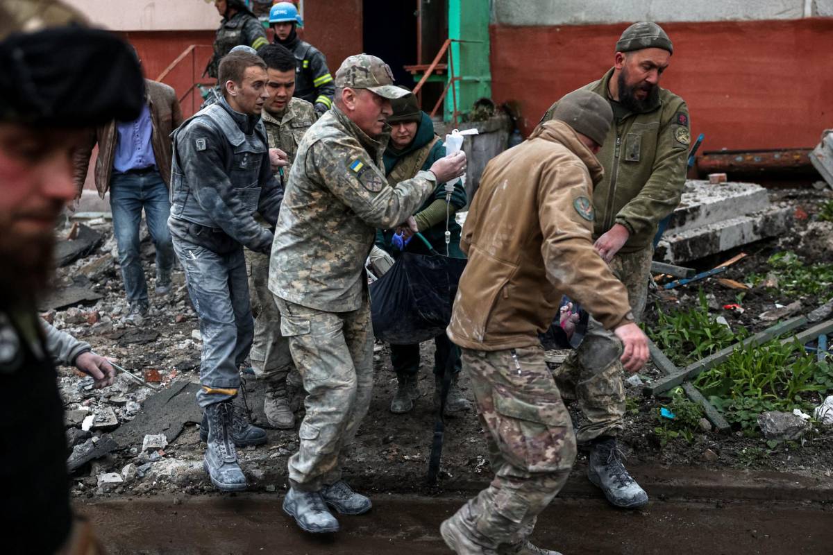 Tres colombianos que combatían en Ucrania mueren en un ataque ruso