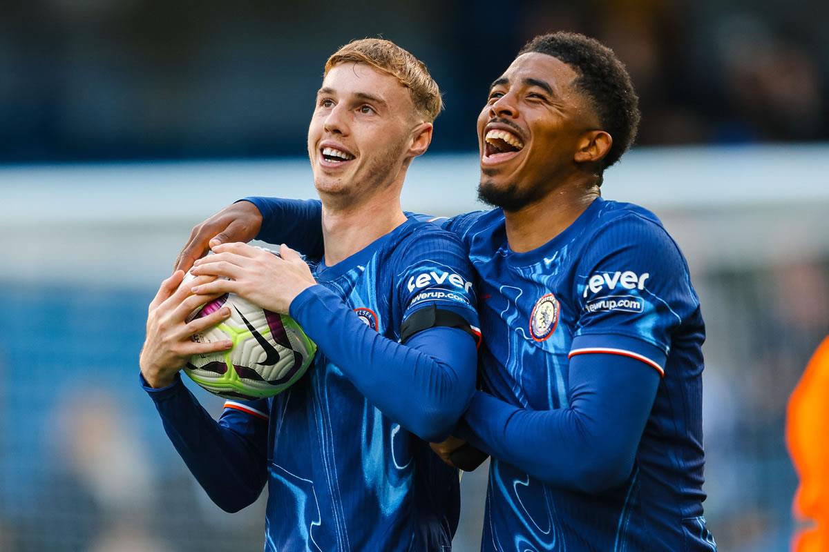 Cole Palmer se llevó el balón a su casa después del póker de goles que hizo.