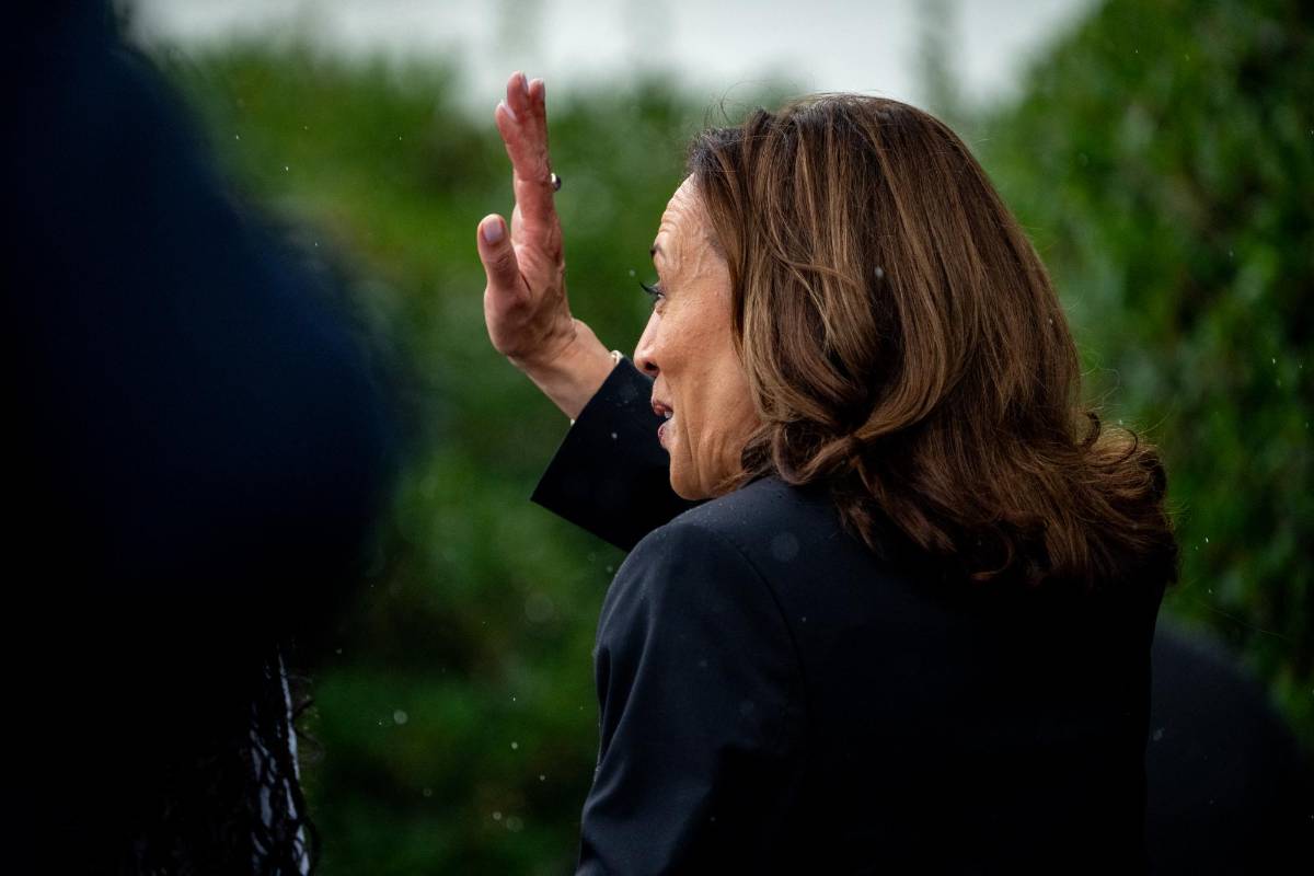 Más de una docena de congresistas latinos respaldan a Kamala Harris