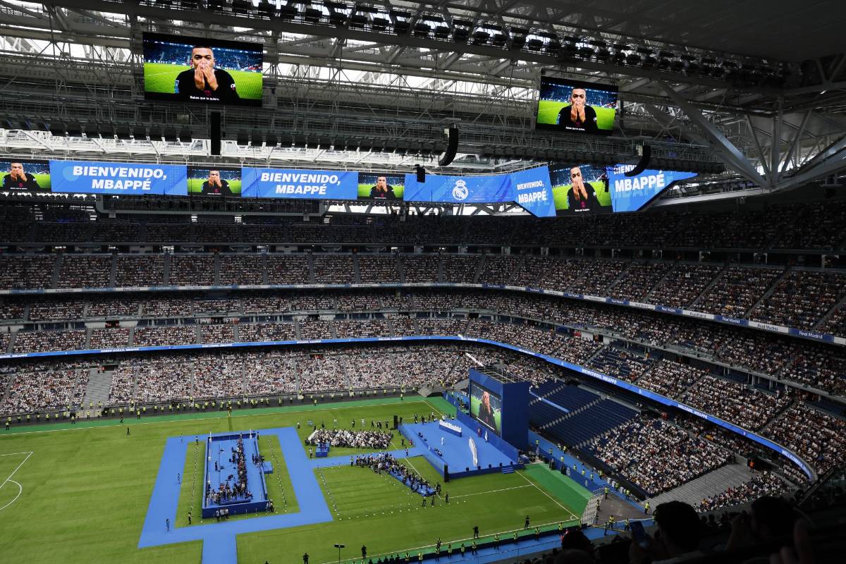 Más de 80 mil personas llegaron al estadio Santiago Bernabéu para la presentación de Kylian Mbappé.