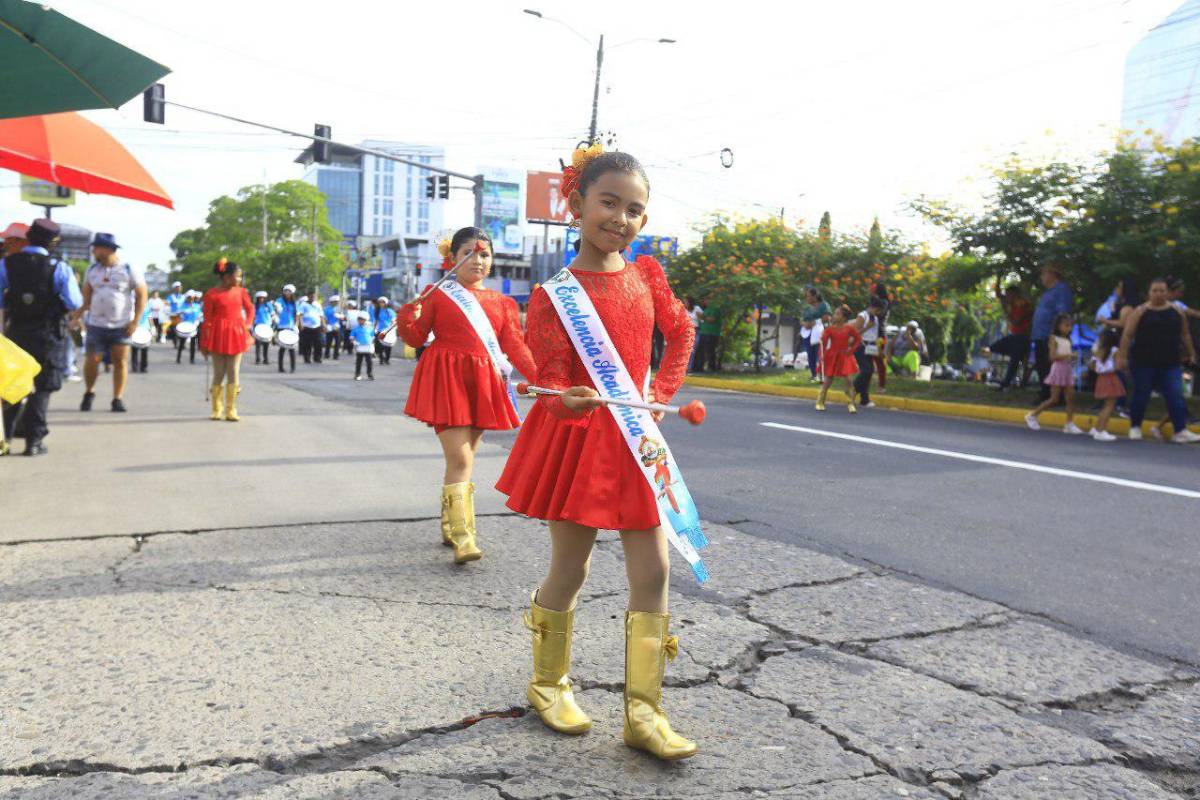 Civismo y amor por Honduras en desfile de escuelas en San Pedro Sula
