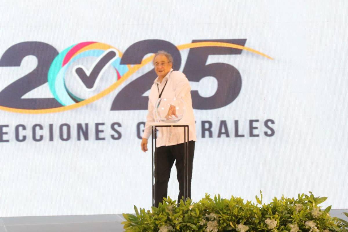 Áspero saludo de Cálix y Ochoa, Chano con bandera de USA, baile de Doris y lo que dijo Nasralla