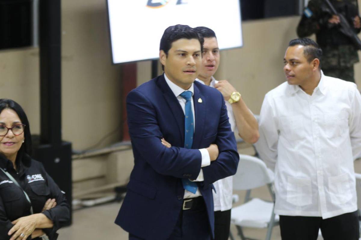 Áspero saludo de Cálix y Ochoa, Chano con bandera de USA, baile de Doris y lo que dijo Nasralla