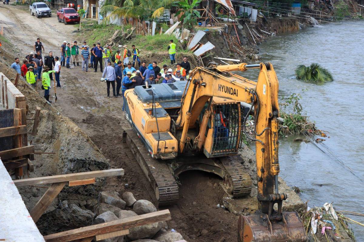 Aceleran los trabajos en el puente que conduce a Jucutuma