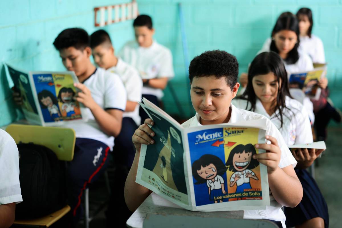 Con entusiasmo reciben visita de Mente Sana en el instituto José Castro López