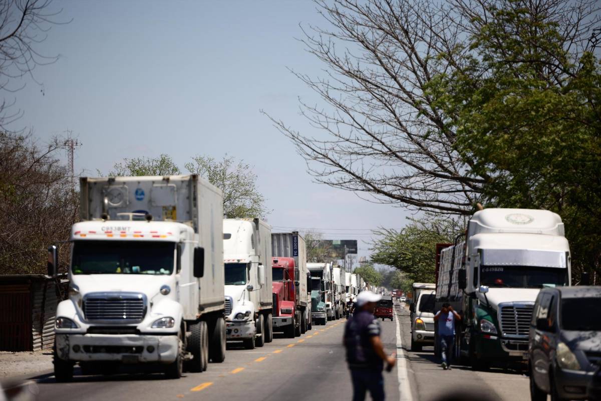 Caos en Guatemala por bloqueos en carreteras en protestas
