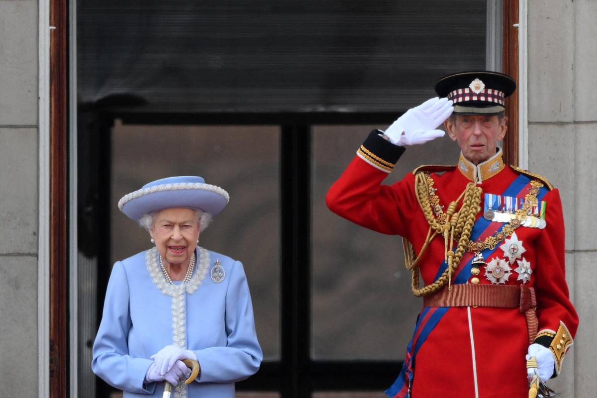 Isabel II no asistirá a la misa en su honor por un “malestar”