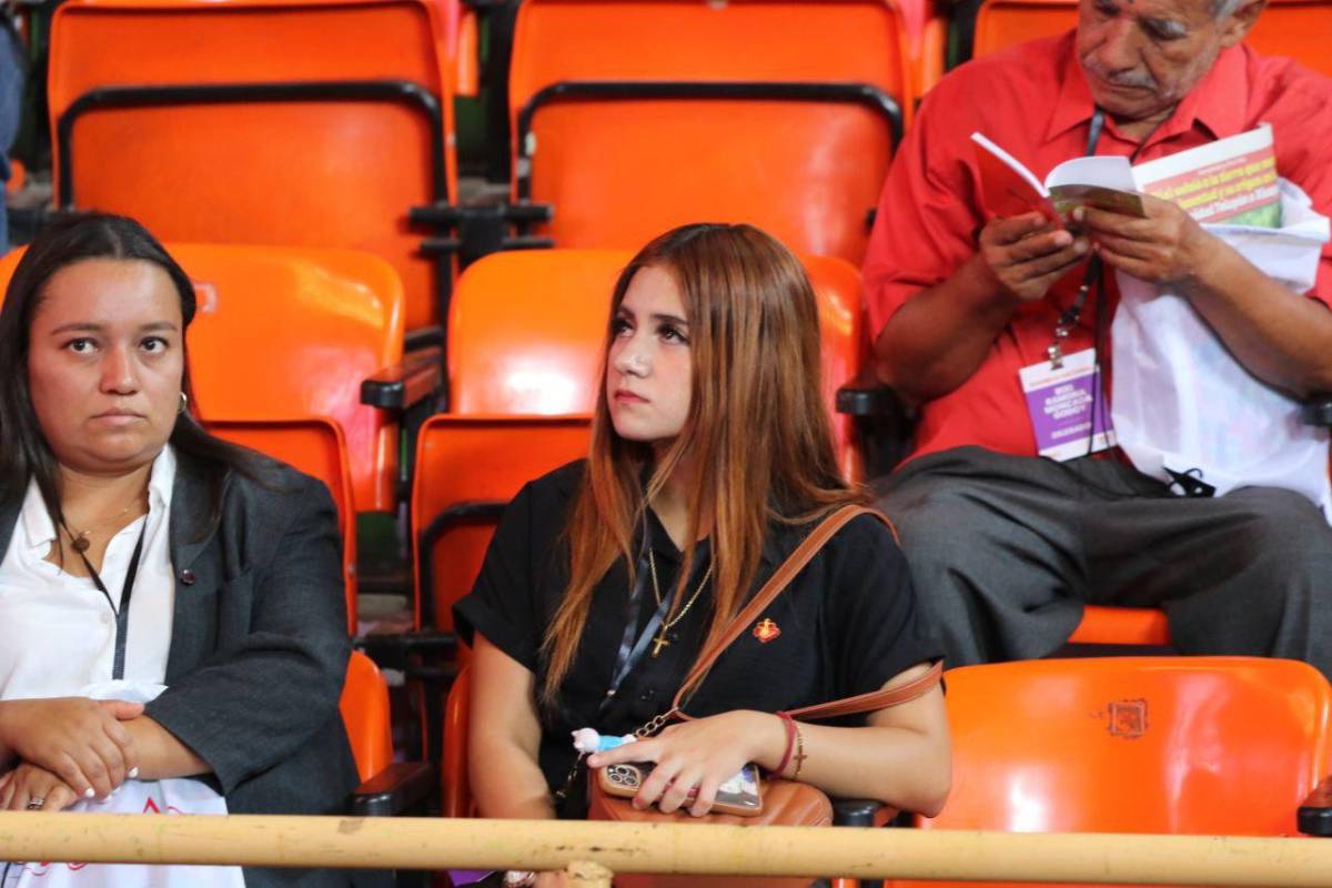 Reapariciones y respaldo a Rixi: las imágenes que dejó la asamblea de Libre en Tegucigalpa