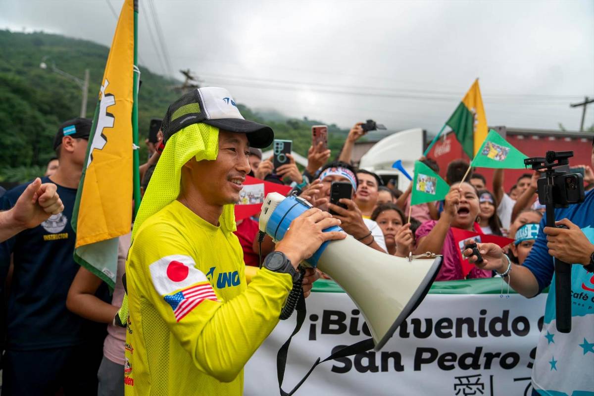 Emotivo recibimiento de Shin Fujiyama tras su llegada a San Pedro Sula