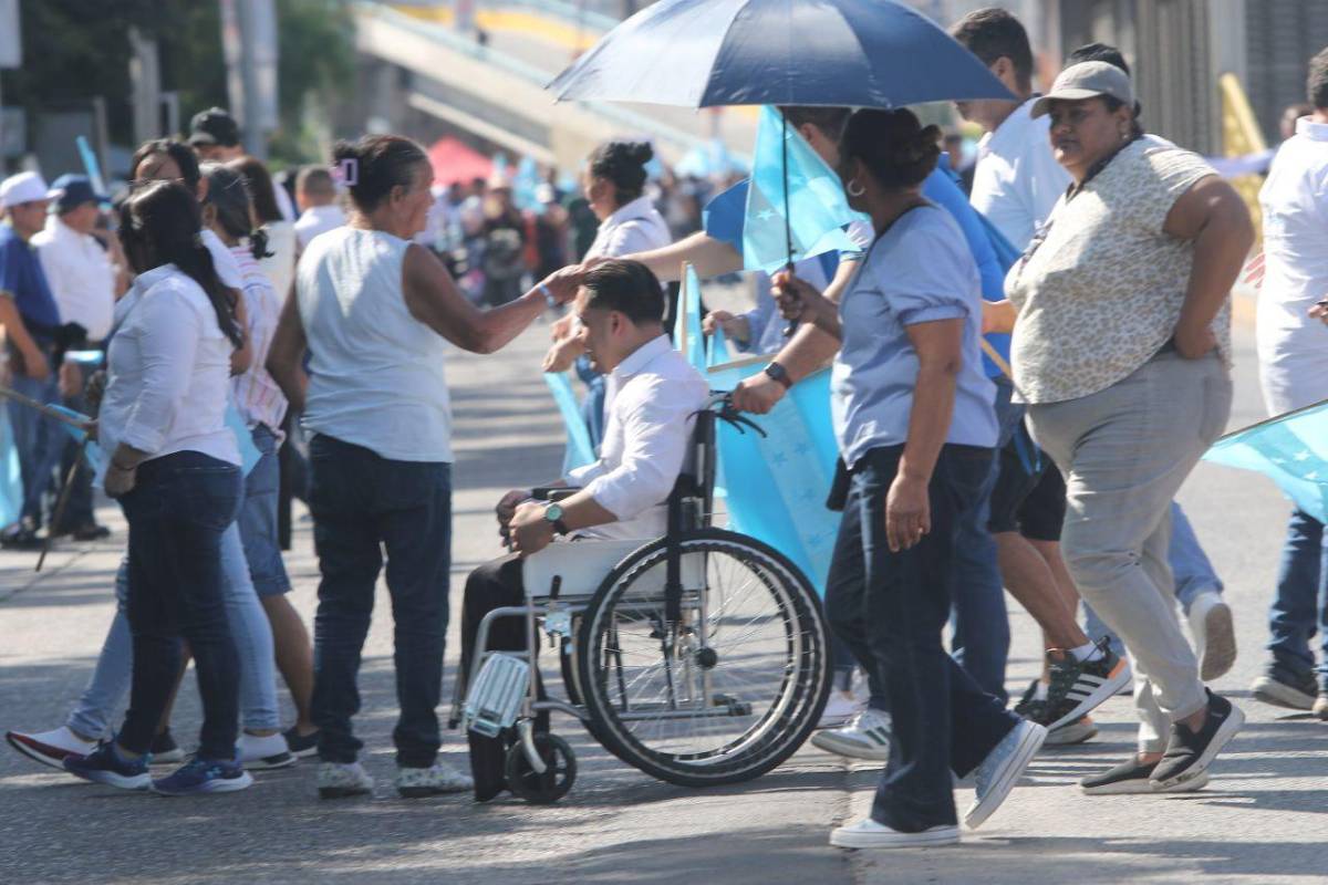 Nacionalistas se movilizan en Tegucigalpa en defensa de la democracia
