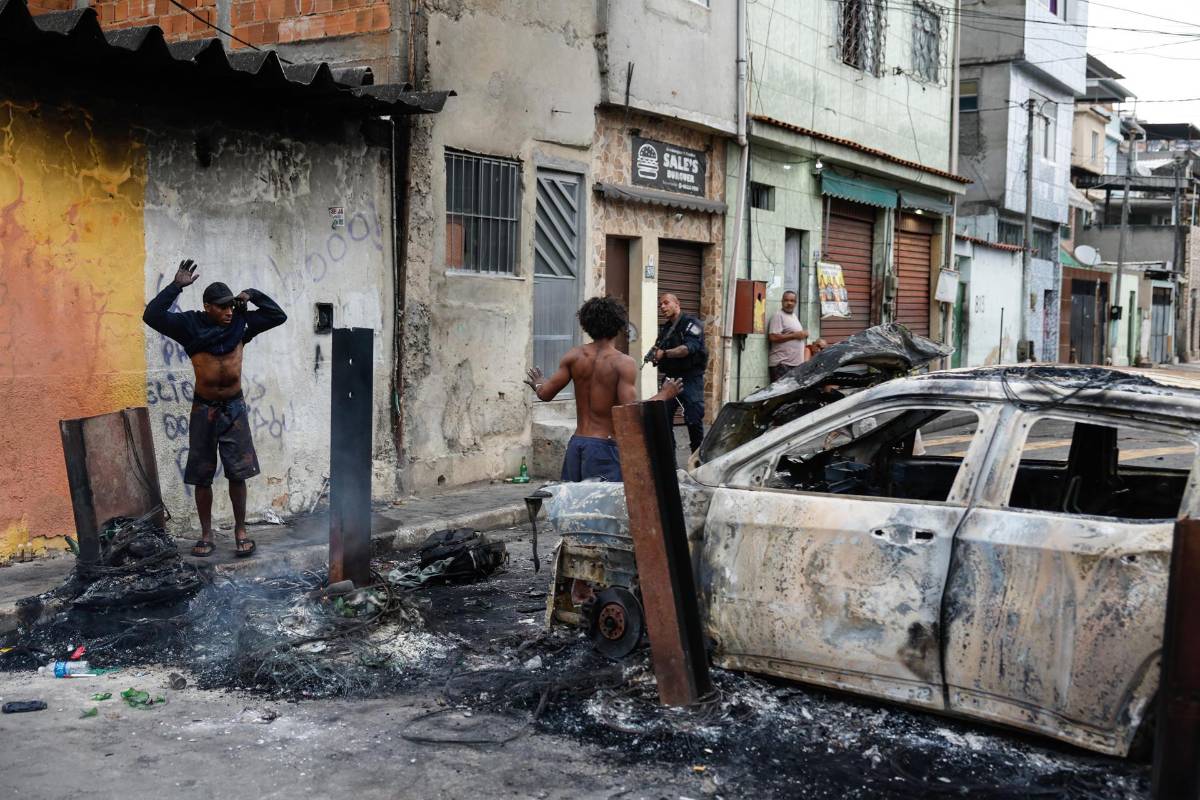 ¡Terror en las favelas de Brasil! 132 muertos tras brutal enfrentamiento entre policías y narcos