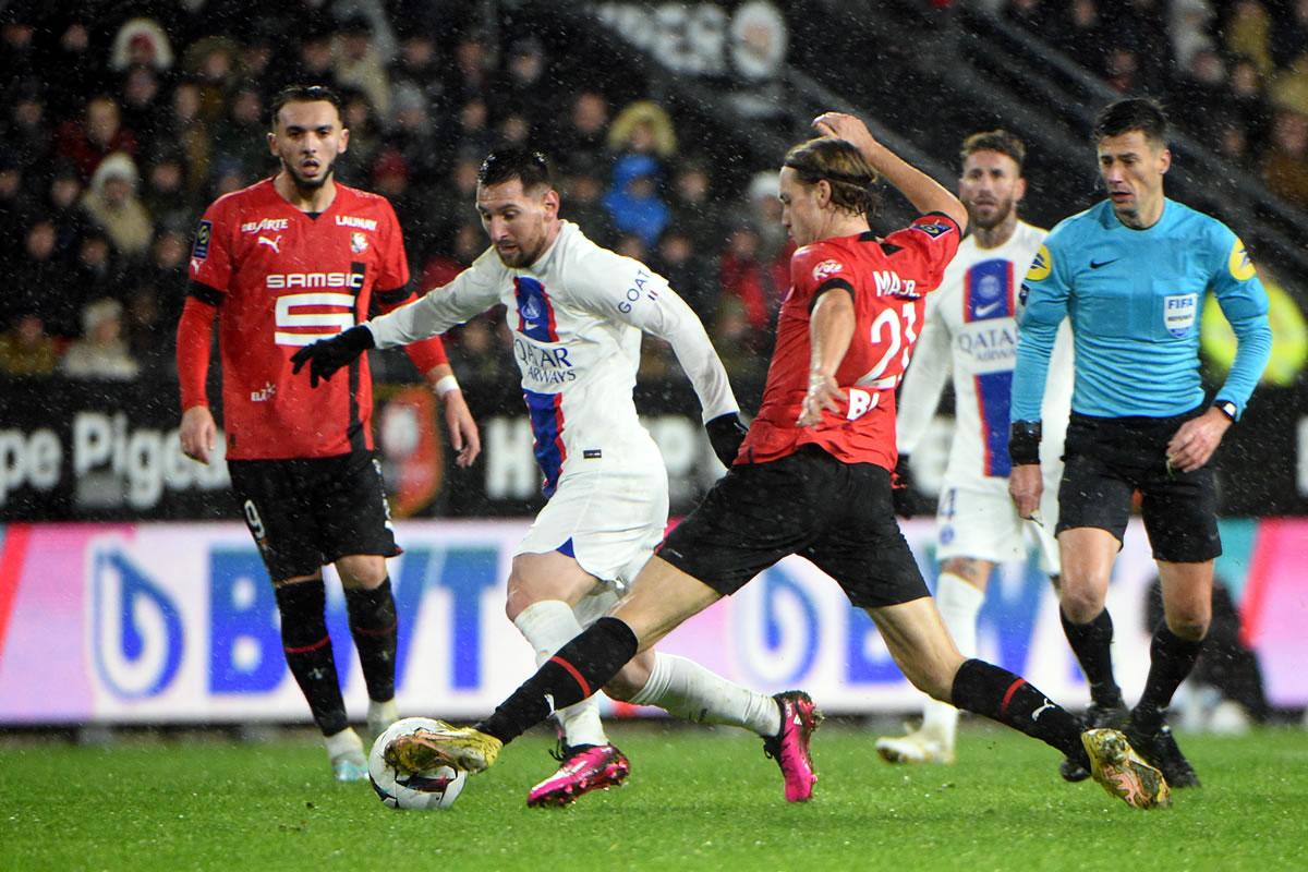 Leo Messi durante el partido contra el Rennes.