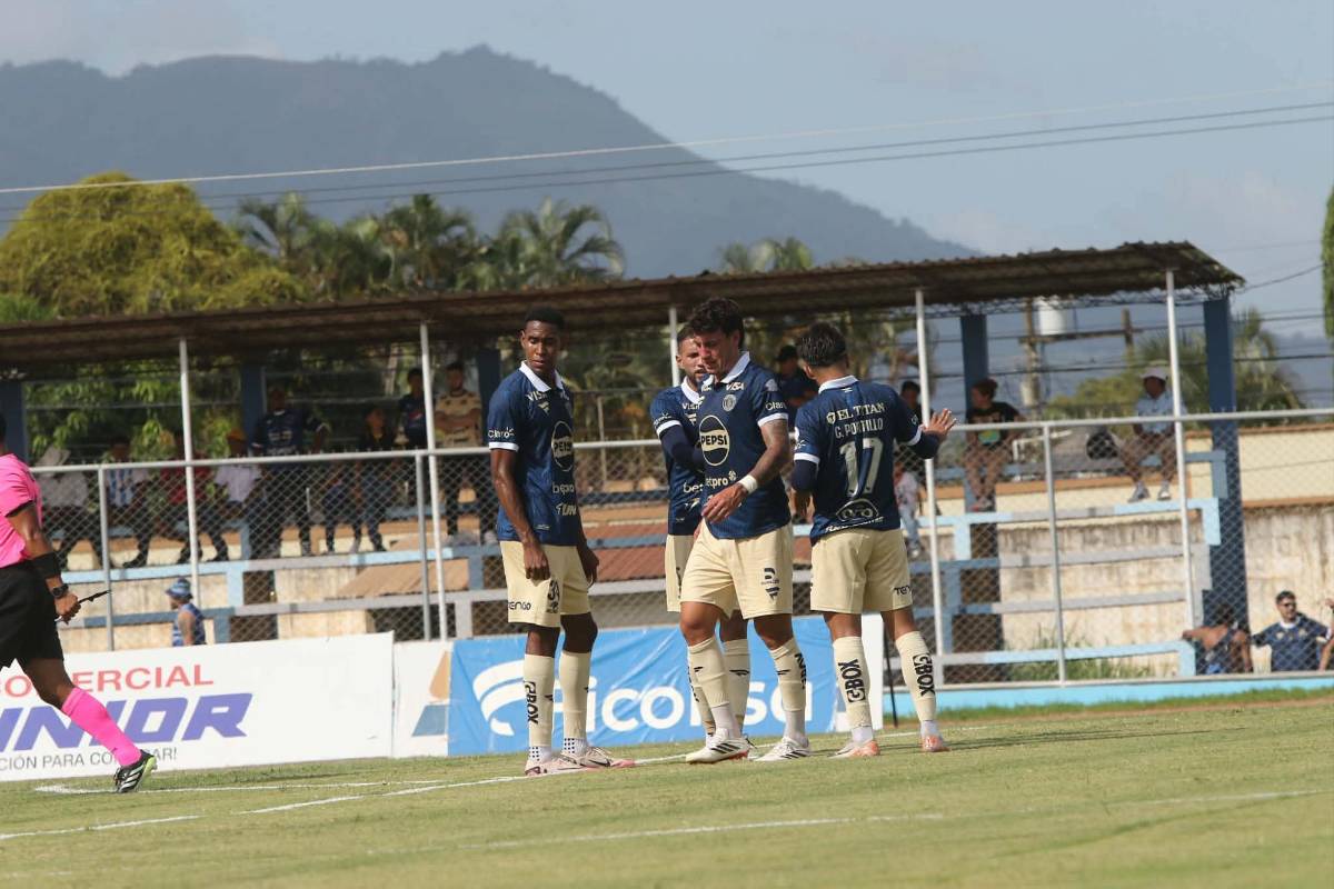 Jugadores de Motagua descalzos, exBarcelona presente y fichaje se lesionó en el debut