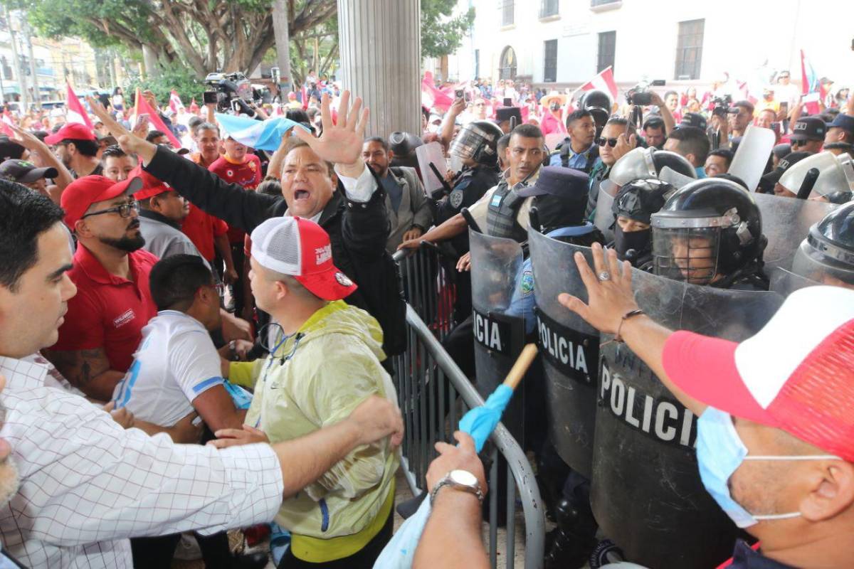 Toletazos y Cálix en el centro del caos: esto originó el zafarrancho en el CN