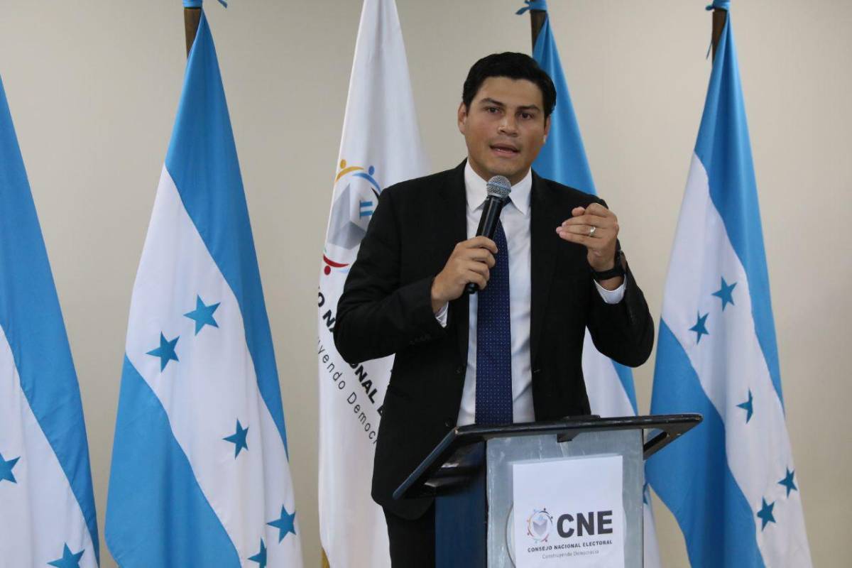 Cientos de simpatizantes de Libre bloquean proceso del Trep en el CNE