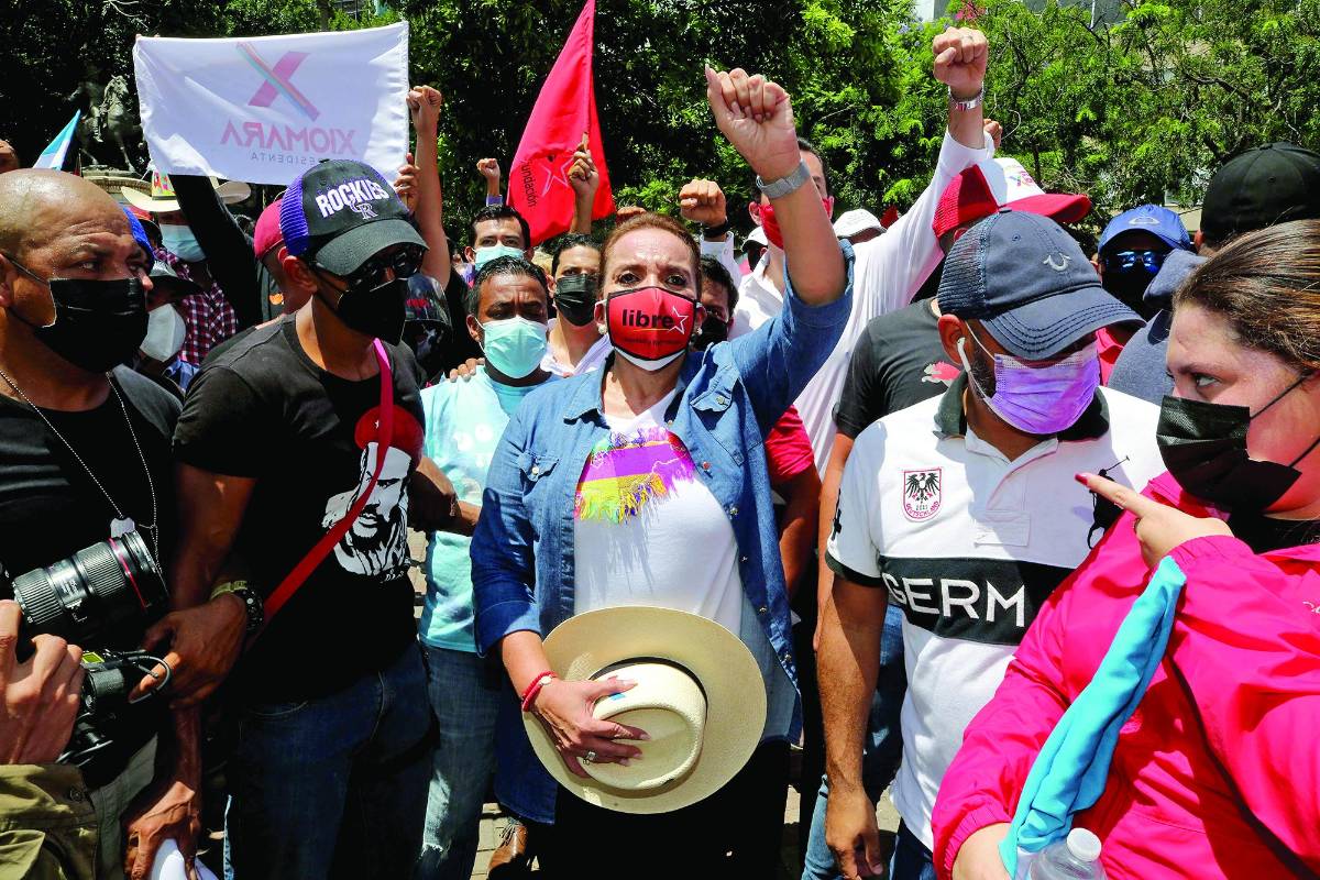 Iris XiomaraCastro Sarmiento. Nació el 30 deseptiembre de 1959 en Tegucigalpa. Candidata presidencial por Libre en las elecciones generales.