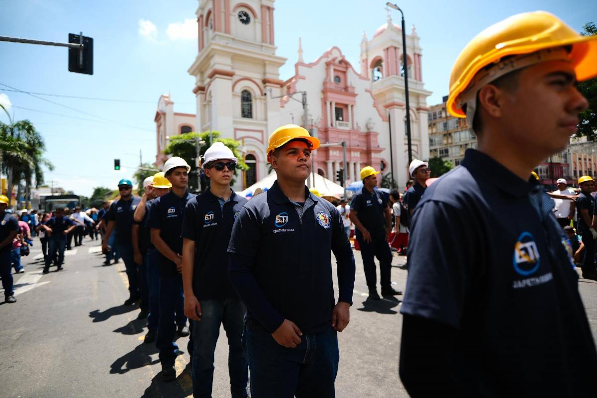 Instituto 1 de Mayo se roba el show en su retorno a los desfiles patrios
