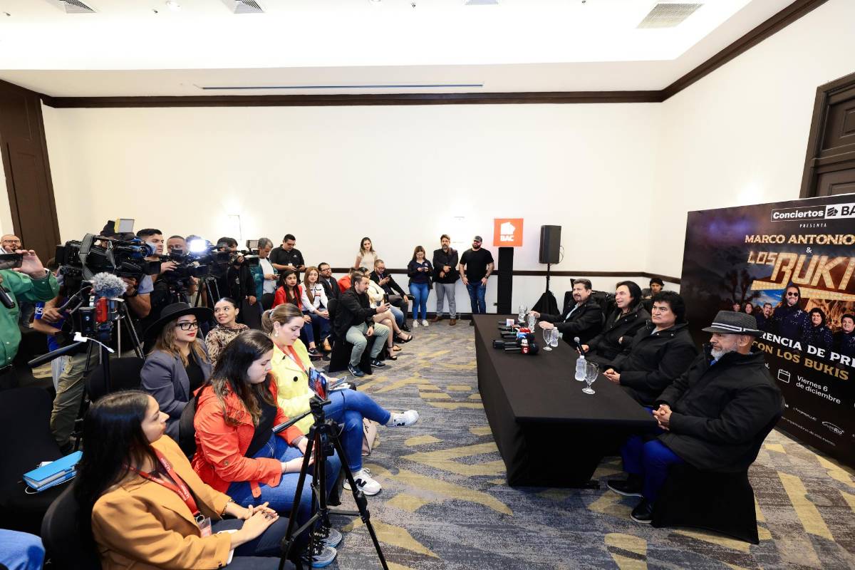 Los artistas respondieron a las preguntas de los diversos medios de comunicación y enviaron un saludo de parte de el resto de los integrantes.