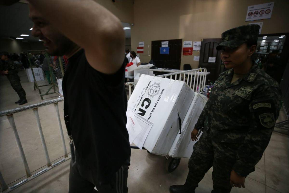 Hermetismo: prensa no puede ingresar a escrutinio de Libre, pero sí del PN y PL