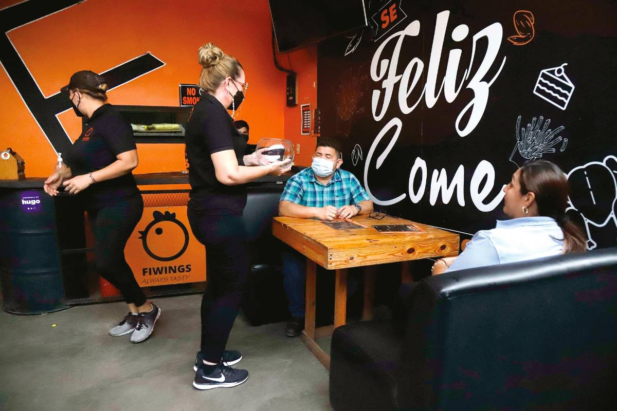 Meseros resienten prohibición del cobro de la propina en San Pedro Sula