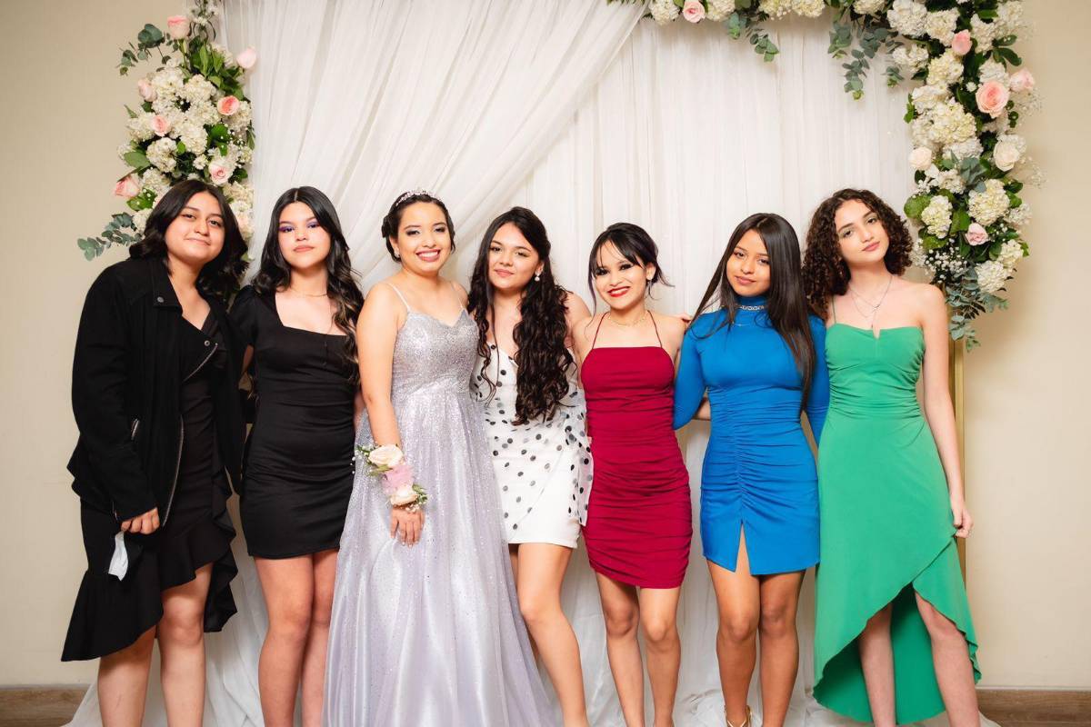 Júbilo y fiesta por los 15 años de Isabella Cáceres