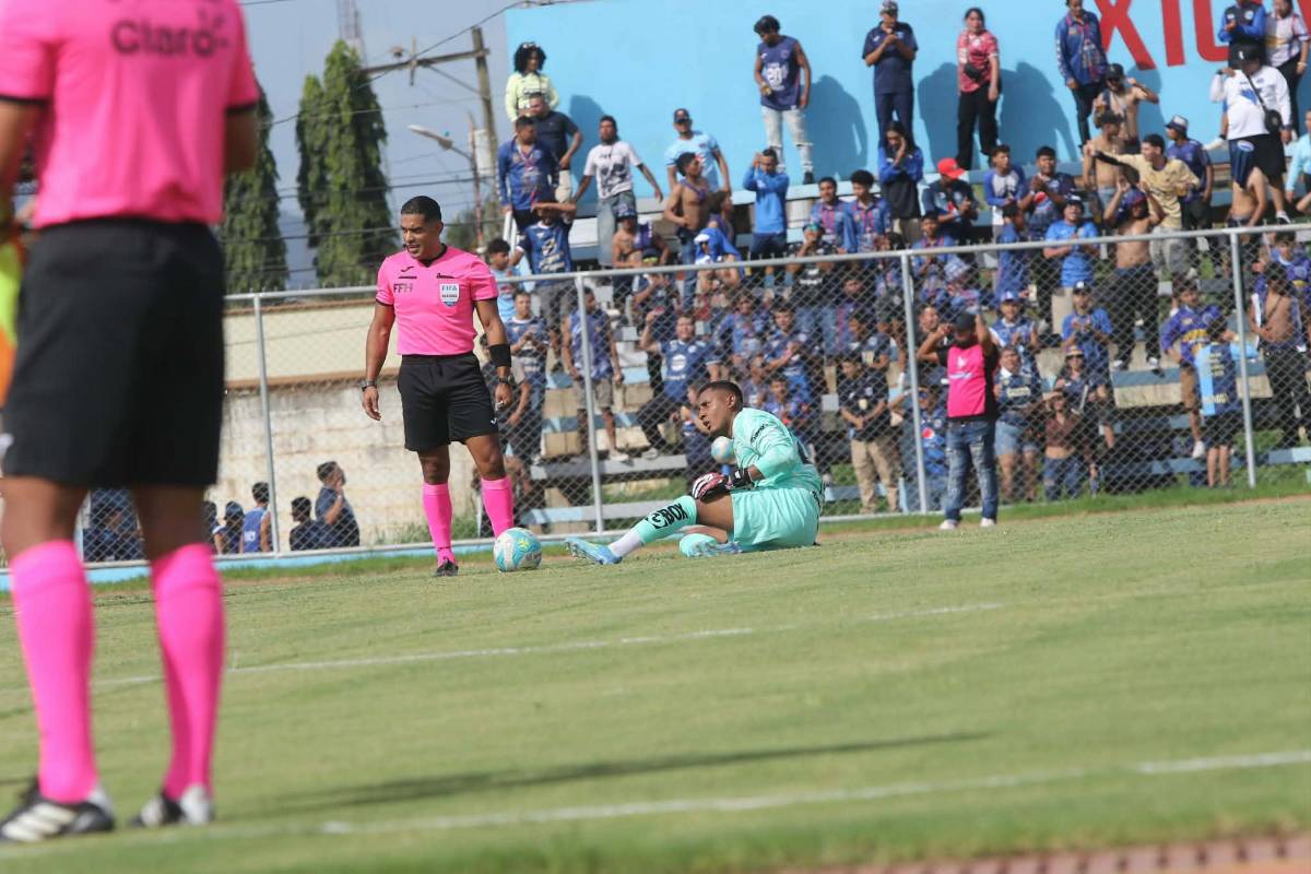 Jugadores de Motagua descalzos, exBarcelona presente y fichaje se lesionó en el debut