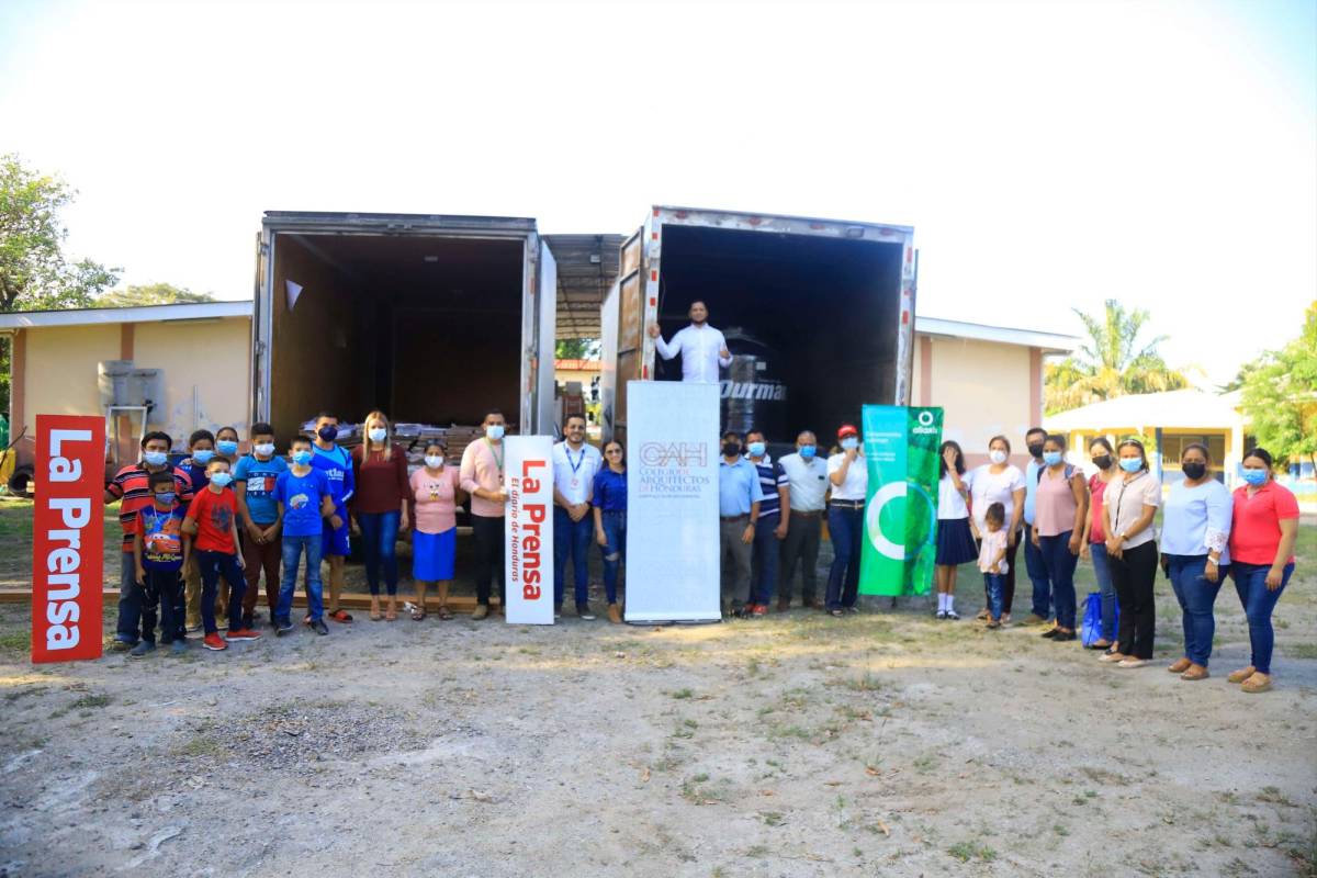 Emoción en entrega de las primeras ayudas a escuelas de Chamelecón