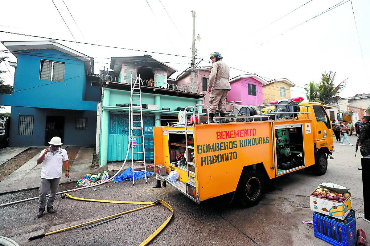 El Cuerpo de Bomberos de Honduras dará un informe “a posteriori” sobre qué pudo haber originado las llamas al interior de la casa.