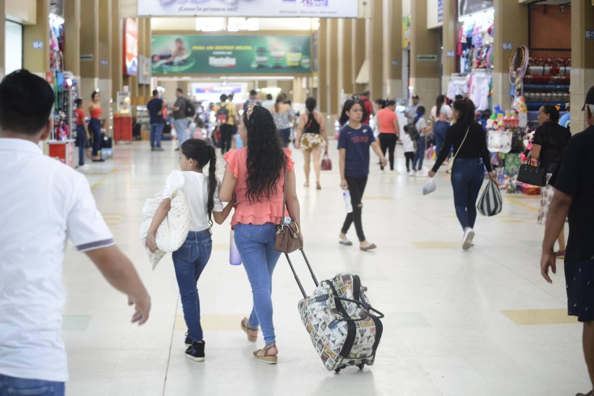 Así lucen las terminales aéreas y terrestres durante el Feriado Morazánico