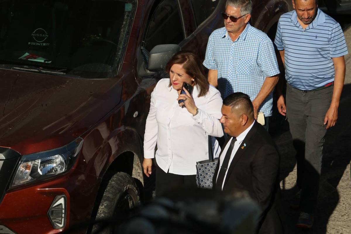 Gladis Aurora López reaparece en el Congreso Nacional tras atentado