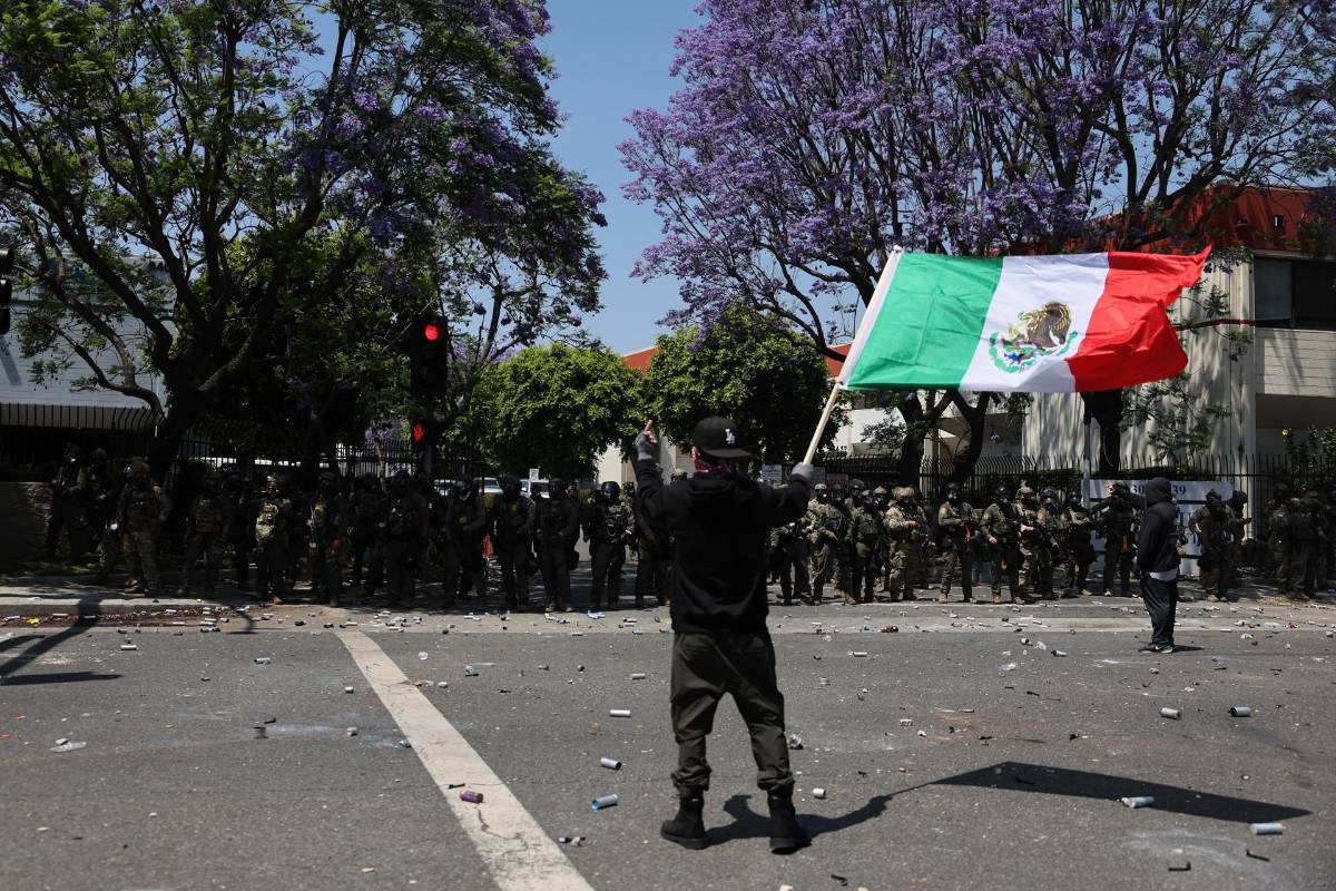 Caos en Los Ángeles por violentas protestas contra la cacería de migrantes
