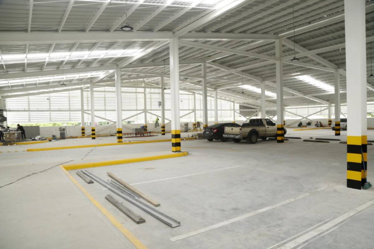 En la segunda planta del Mercado está ubicado el estacionamiento para unos 80 vehículos.