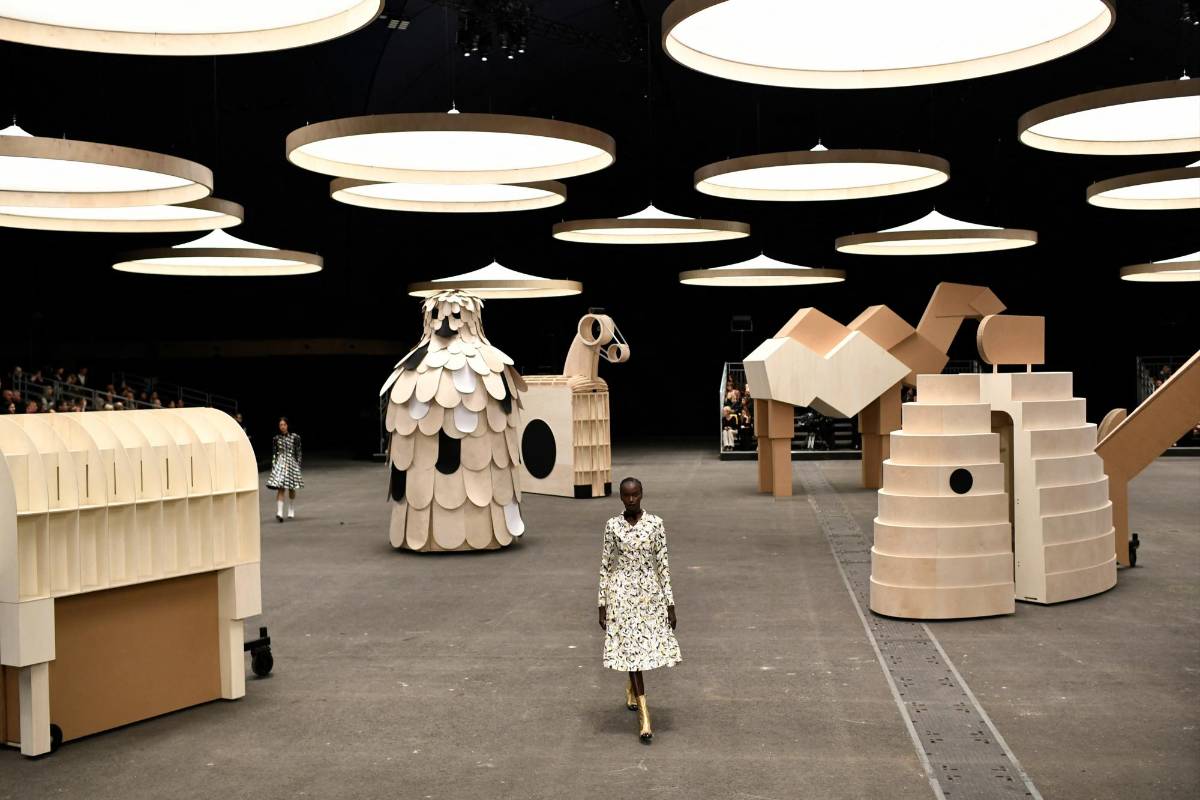 Chanel lleva la alta costura a una feria de pueblo