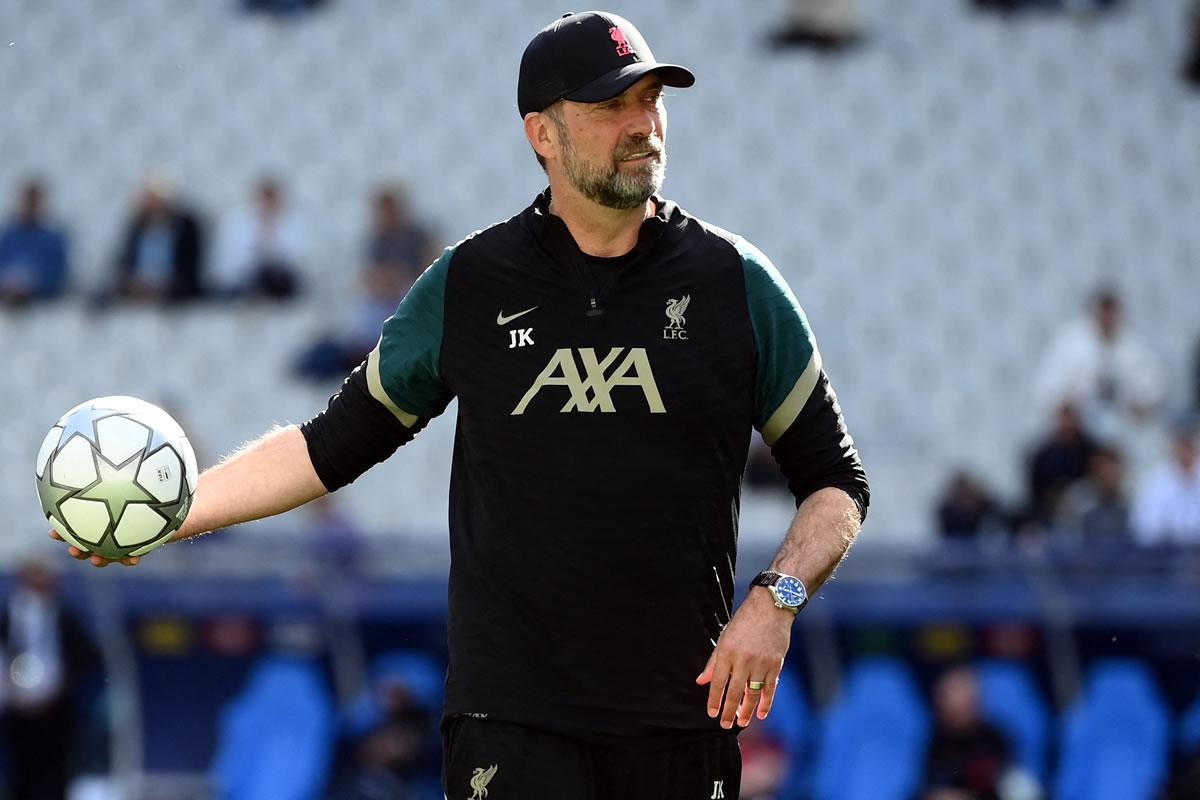 Jürgen Klopp durante el reconocimiento de cancha del Stade de France.