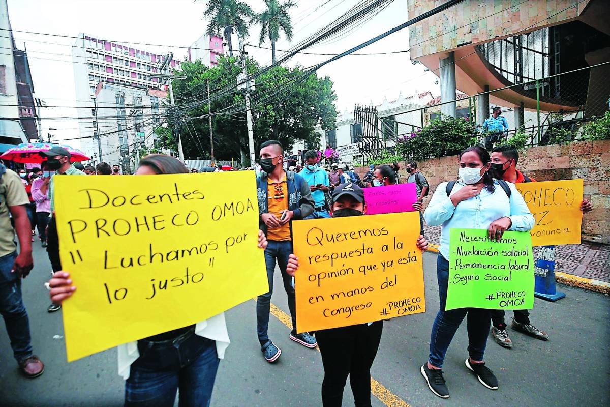 Crean fondo para emplear a unos 4,200 maestros Proheco